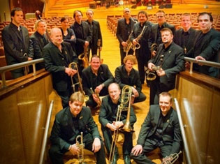 ПРИЈАТЕЉИ НИШВИЛА ПОМАЖУ СРБИЈИ