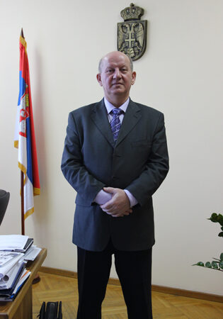 „GJITHËÇKA PËR NJERIUN E THJESHTË“