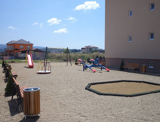 ЗАВРШЕНИ РАДОВИ НА ИЗГРАДЊИ КОМБИНОВАНОГ ИГРАЛИШТА У БУЈАНОВЦУ