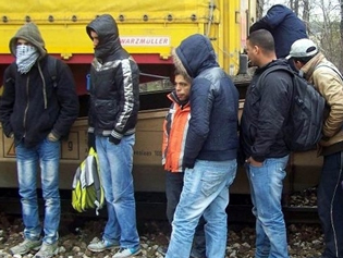 ОТКРИВЕНА 53 ИЛЕГАЛНА МИГРАНТА, УХАПШЕНИ КРИЈУМЧАРИ