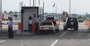 DOGANIERËT NË NJË ÇANTË KANË ZBULUAR MË SHUMË SE 90.000 EURO