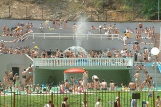 KANË FILLUAR PARAQITJET PËR “MARTESA NËN GEJZER”