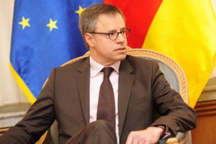 REFUGJATËT JANË SFIDË E MADHE EDHE PËR SERBINË DHE PËR GJERMANINË