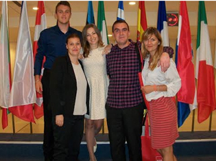 TË RINJËT NGA JUGU NË KONFERENCËN E PAQËS NË AMIEN