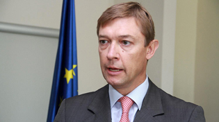 DHJETË MILION EURO PËR SERBINË