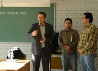 MEDVEGJA: ARSIQ KA VIZITUAR STUDENTËT, LAJM I MIRË EDHE PËR PUNËTORËT NDIHMËS