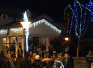 У МЕДВЕЂИ  ДОЧЕКАНА НОВА 2016. ГОДИНА УЗ ПЕСМУ И ВАТРОМЕТ