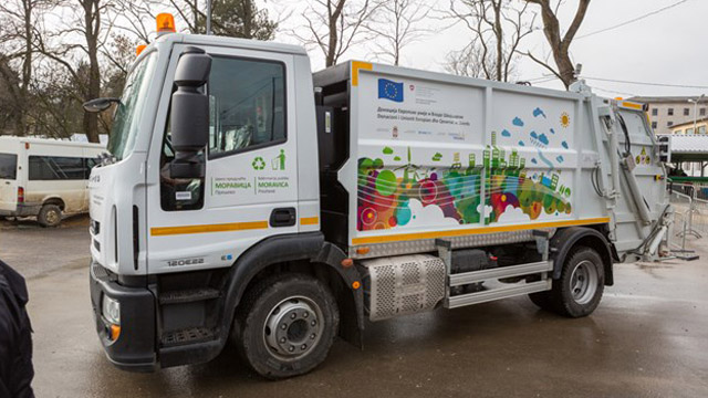 ШВАЈЦАРСКА И ЕУ ДОНИРАЛЕ ПРЕШЕВУ КАМИОН ЗА ОДНОШЕЊЕ СМЕЋА