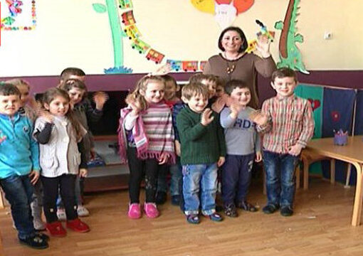 RTS-i KA DHURUAR TELEVIZORË ÇERDHES “GËZIMI YNË”