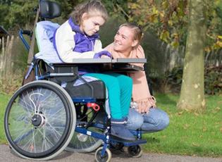 FËMIJËT ME INVALIDITET NË SERBI DO TË MARRIN SHTESA PËR FËMIJË TË RRITURA PËR 50 PËRQIND