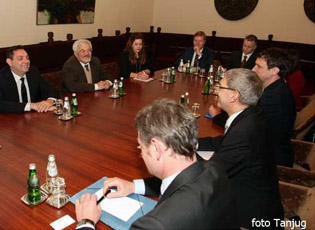 DELEGACIONI I ZVICRRËS KA VIZITUAR QENDRËN PËR PRANIM NË PRESHEVË