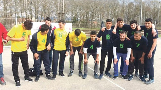 ОРГАНИЗОВАН ФУДБАЛСКИ ТУРНИР ЗА ИЗБЕГЛИЦЕ У ПРЕШЕВУ