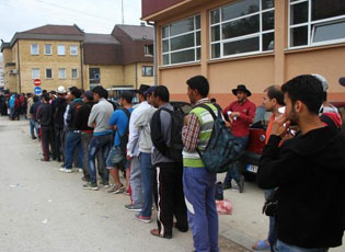 NË QENDRËN PËR PRANIM NË PRESHEVË 600 REFUGJATË