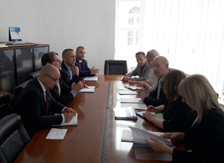 ZORAN STANKOVIQ DHE KRYETARËT KOMUNAVE PRESHEVË DHE BUJANOC KANË LAJMËRUAR INVESTIME TË REJA NË PROJEKTE INFRASTRUKTURË DHE ARSIM