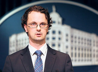 МИНИСТАР ВЕРБИЋ: УНАПРЕЂИВАТИ ДВОЈЕЗИЧНОСТ НА ЕКОНОМСКОМ ФАКУЛТЕТУ У БУЈАНОВЦУ