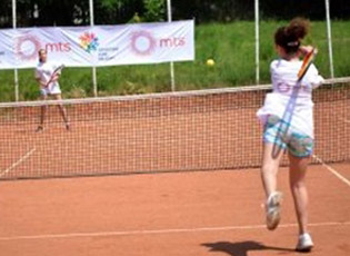 FITUESIT E LOJRAVE SPORTIVE TË TË RINJËVE NGA RRETHI I PÇINJËS NESËR UDHËTOJNË PËR NË BEOGRAD