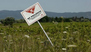 ЗАОСТАЛЕ БОМБЕ ПОСЛЕ НАТО БОМБАРДОВАЊА