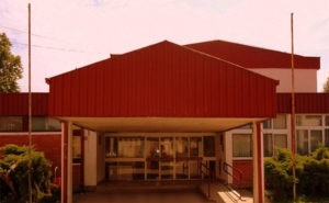 NË MEDVEGJË 52 NXËNËS TË KLASAVE TË PARA NË BANKAT SHKOLLORE