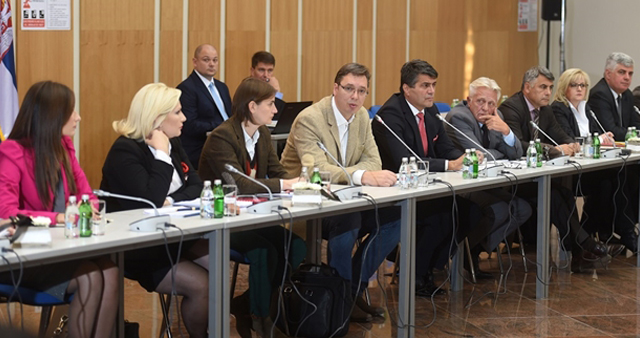 ПРЕМИЈЕР АЛЕКСАНДАР ВУЧИЋ: ДОНОСИМО НОВАЦ НА ЈУГ СРБИЈЕ