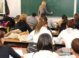 TRUPI KOORDINUES NDAN BURSA PËR 415 NXËNËS TË SHKOLLAVE TË MESME