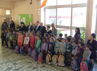 KOORDINACIONO TELO OBEZBEDILO ŠKOLSKE TORBE I PRIBOR ZA SVE PRVAKE IZ MEDVEĐE