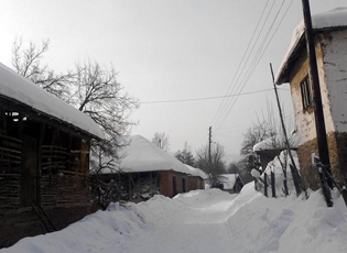 ËSHTË GJETUR I VDEKUR NË BORË NJË MASHKULL NË MEDVEGJË