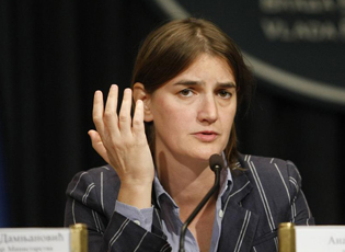 АНА БРНАБИЋ:”НЕКИМ ЛОКАЛНИМ САМОУПРАВАМА БИЋЕ ДОЗВОЉЕНО ДА ЗАПОШЉАВАЈУ НОВЕ ЉУДЕ”