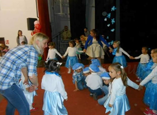 SHFAQJA HUMANITARE DHE EKSPOZITA PËR NDIHMË PËR VAJZËN NGA TULLARA