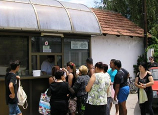 VAZHDOHET PUNA E KUZHINËS POPULLORE TË KRYQIT TË KUQ NË BUJANOC