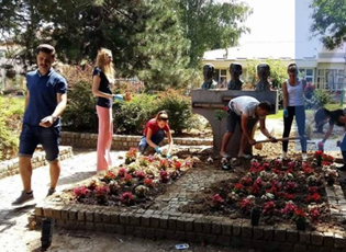 ГРАДСКИ ПАРК У БУЈАНОВЦУ ДОБИО НОВО РУХО