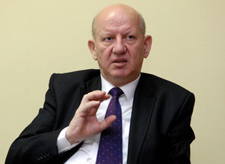 STANKOVIQ: SHTETI KA SIGURUAR MJETE PËR PËRKTHIMIN DHE BOTIMIN E TEKSTEVE SHKOLLORE NË GJUHËN SHQIPE