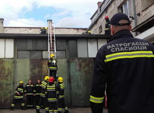 ТРАЖИ СЕ 100 НОВИХ ВАТРОГАСАЦА, НА ЈУГУ СРБИЈЕ СЕ ЗАПОШЉАВА 15