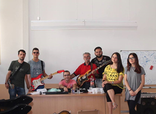 STRANGERS FROM SOUTH: XHAZI, GJUHA TË CILIN TË GJITHË E KUPTOJNË