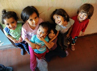 PREJ KËTIJ VITI EDHE EMIGRANTËT NË ULESËT SHKOLLORE