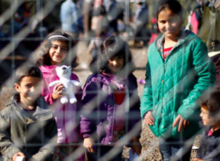 FËMIJËT E EMIGRANTËVE NË JUG TË SERBISË PRANOHEN SHKËLQYESHËM NË SHKOLLA