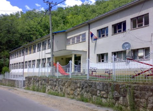 SCHOOL THAT SETS A GOOD EXAMPLE, SERBIAN AND ALBANIAN STUDENTS BEST FRIENDS