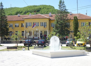 NË MEDVEGJË PUNËSOHEN TË GJITHË TË CILËT KANË DIPLOMË TË FAKULTETIT