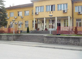 KA FILLUAR RIKONSTRUKTUIMI I NDËRTESËS SË KOMUNËS SË MEDVEGJËS