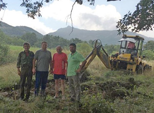 У МЕДВЕЂИ СЕ ОБНАВЉАЈУ ПУТЕВИ НА ОСАМ ЛОКАЦИЈА