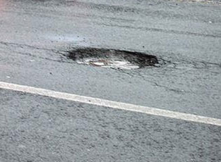 ОВЕ НЕДЕЉЕ ПОЧИЊЕ САНИРАЊЕ УДАРНИХ РУПА НА УЛИЦАМА У БУЈАНОВЦУ