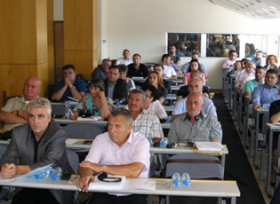 ZVOGËLOHET NUMRI I ZËDHËNSAVE, NDIHMËSAVE DHE ANTARËVE TË KËSHILLIT KOMUNAL