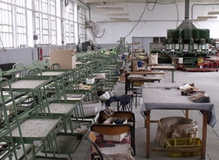 BUJANOCI NË KRYE TË NUMRIT TË PUNËSUARVE, POR PRANË FUNDIT SIPAS PAGAVE MESATARE NË RRETHINË