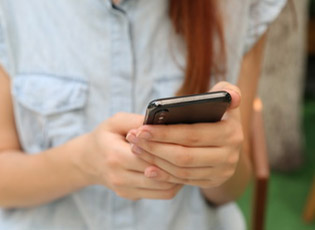 “PIKA JOTE E PIKËPAMJES” – PUNËTORIA MBI ANGAZHIMIN E TË RINJËVE PËRMES GAZETARISË MOBILE