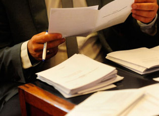 MINISTRIA E EKONOMISË KËRKON TË INTERESUAR PËR FELDSPAT-IN NGA BUJANOCI