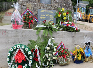 PLLAKA PËRKUJTIMORE PËR KRERËT E KRYENGRITJES SË JABLLANICËS DHE TOPLLICËS