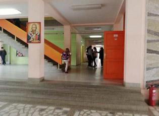 PËR NXËNËSIT MË TË MIRË NGA MEDVEGJA SHPËRBLIME NË TË HOLLA DHE LARJE FALAS NË BANJË TË SIJARINËS