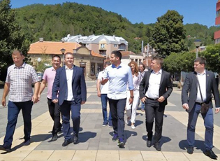 МИНИСТАР УДОВИЧИЋ У МЕДВЕЂИ: ДА ПОБОЉШАМО УСЛОВЕ МЛАДИМА