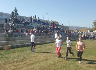 ПРЕКО 300 УЧЕНИКА ОШ „БРАНКО РАДИЧЕВИЋ“ ТРЧАЛО ЗА ПОМОЋ ДРУГАРИМА