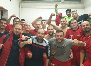 RUKOMETAŠI BSK SLAVILI, NAVIJAČI DONIRALI 12.000 DINARA ZA DUNJU