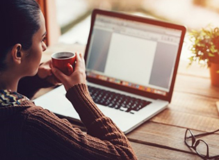 ДОБРА ВЕСТ ЗА „ФРИЛAНСЕРЕ” (СЛОБОДЊАКЕ): УПЛАЋЕН СТАЖ И ОВЕРЕНА КЊИЖИЦА ЗА ОНЕ КОЈИ РАДЕ ЗА СТРАНЦЕ ОД КУЋЕ